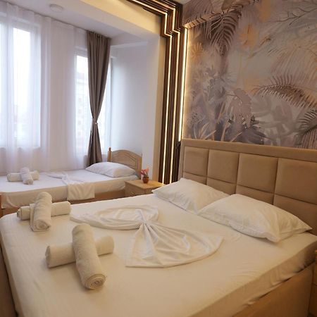 Golden Sleep Hostel Shkodër Esterno foto