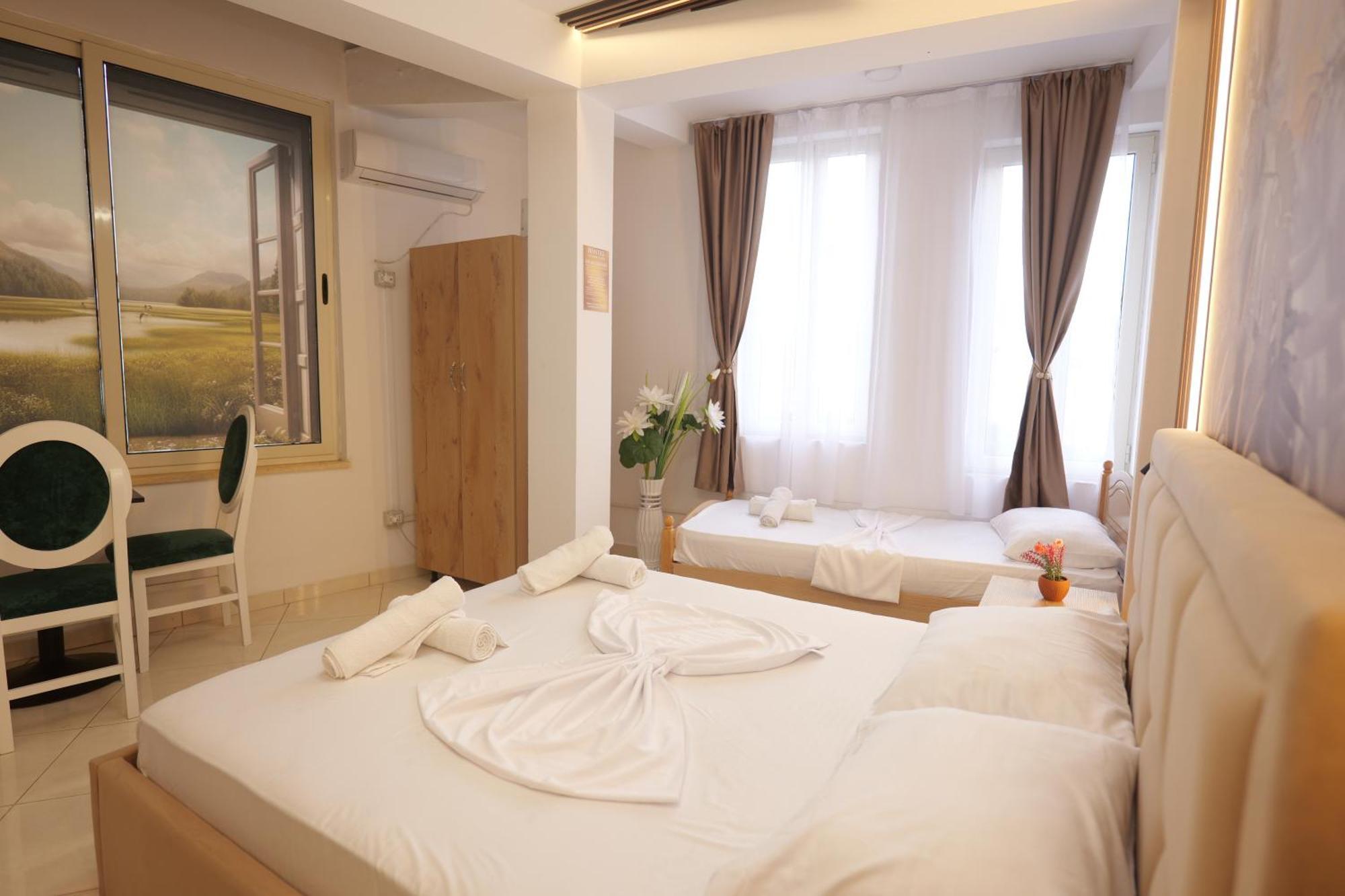Golden Sleep Hostel Shkodër Esterno foto