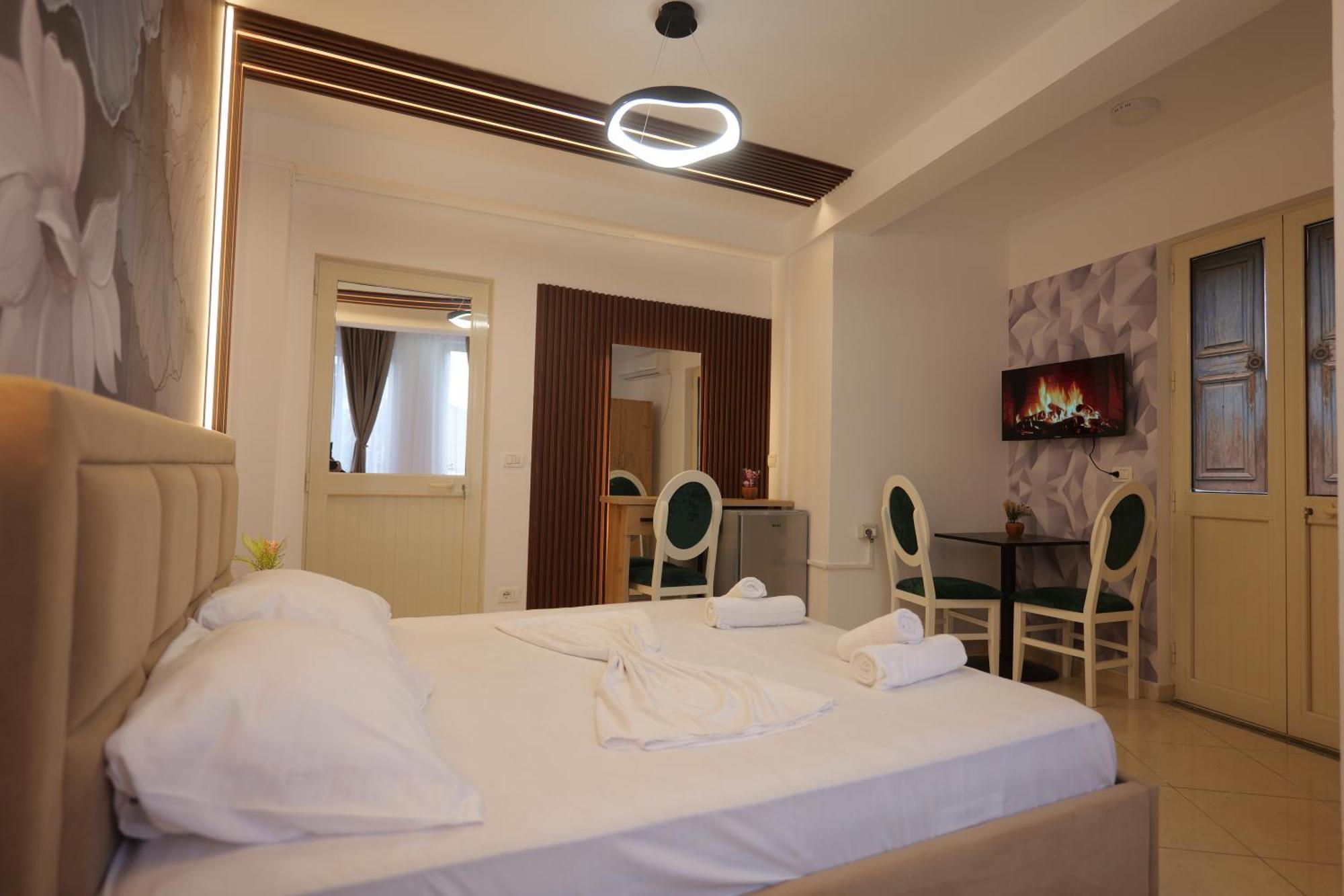Golden Sleep Hostel Shkodër Esterno foto