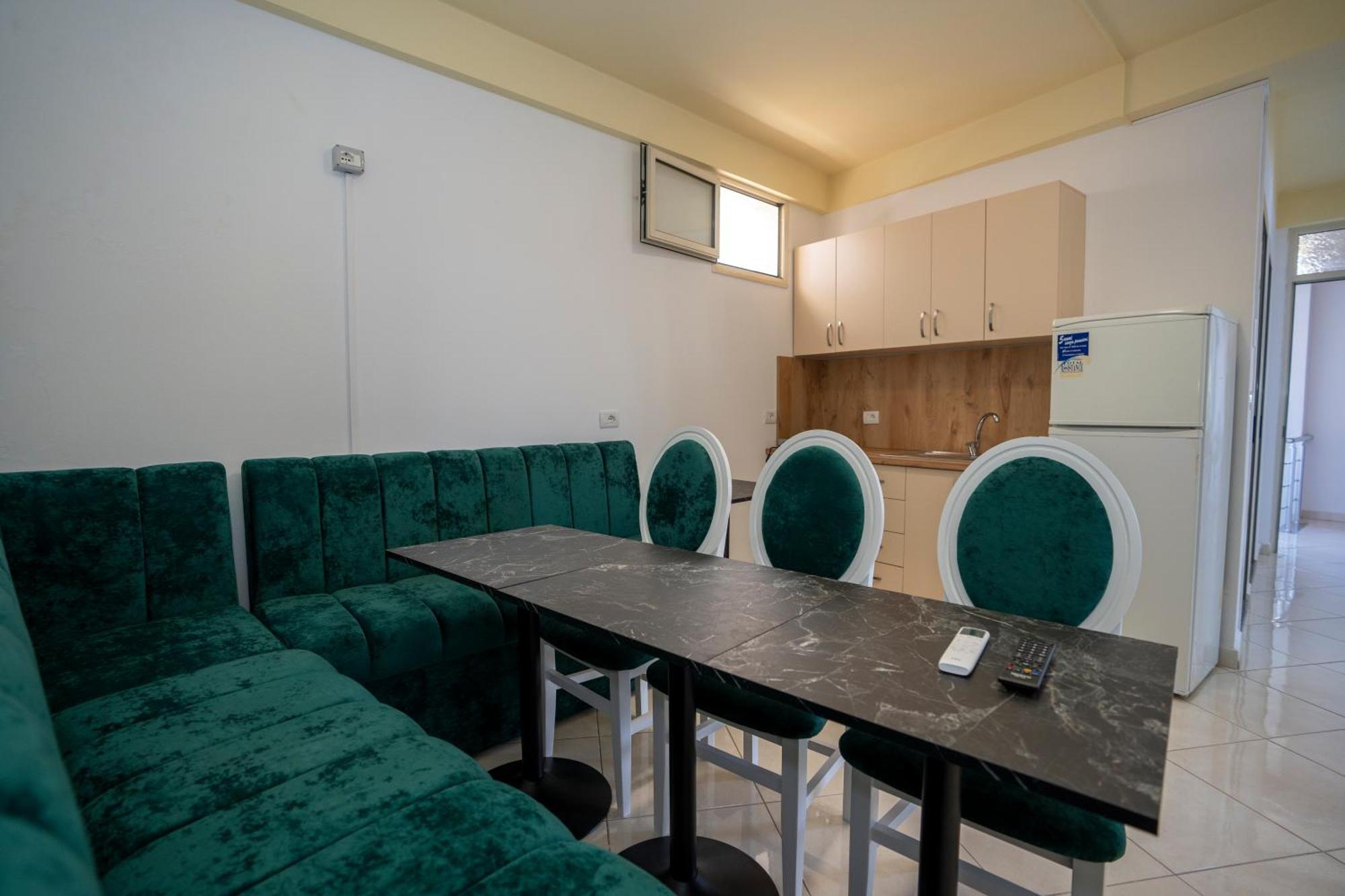 Golden Sleep Hostel Shkodër Esterno foto