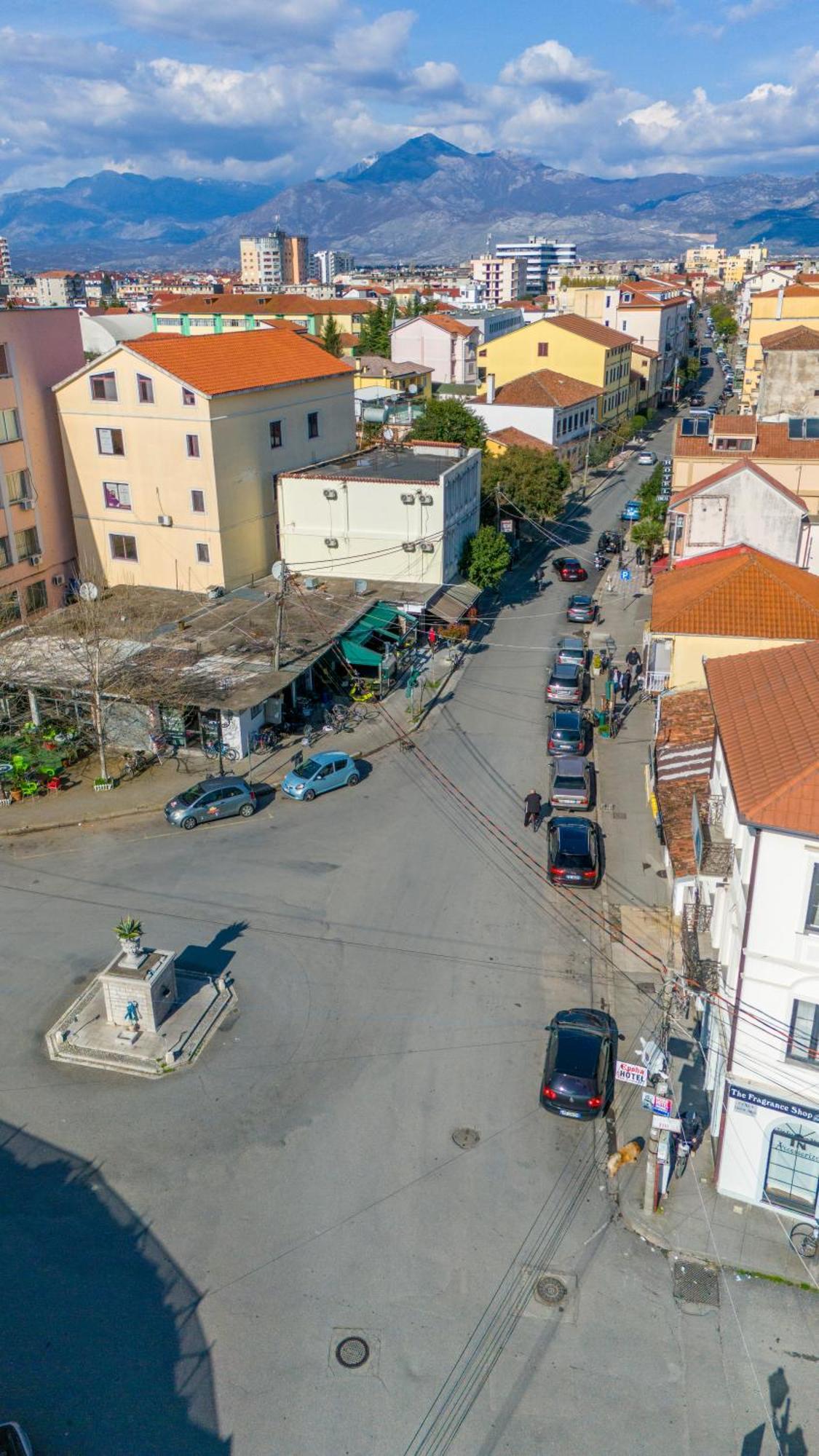 Golden Sleep Hostel Shkodër Esterno foto