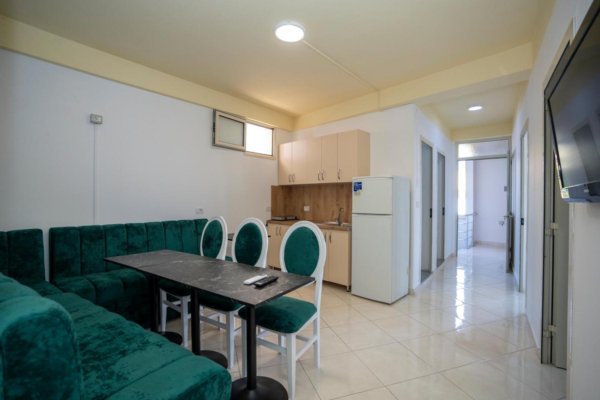 Golden Sleep Hostel Shkodër Esterno foto