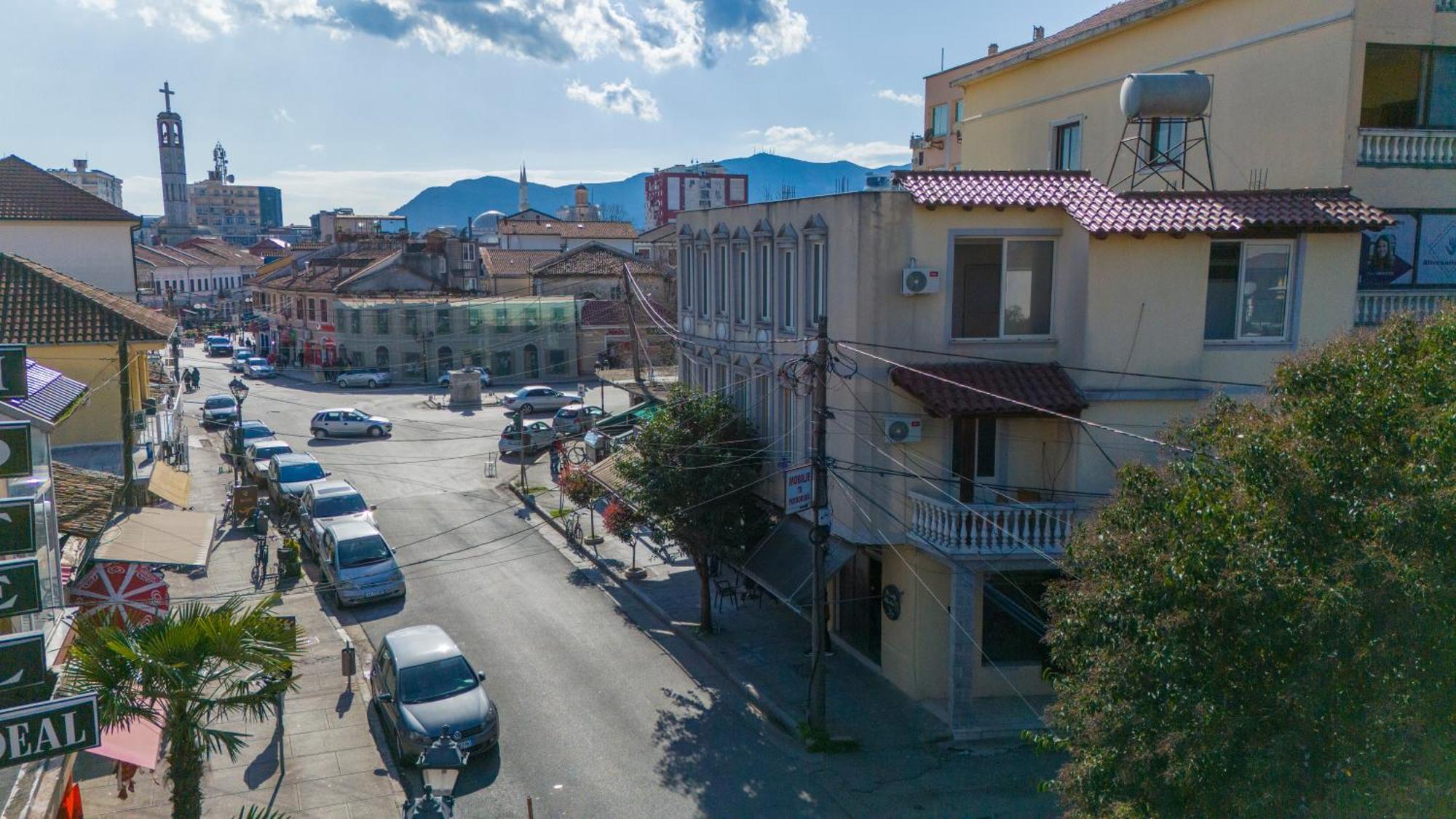 Golden Sleep Hostel Shkodër Esterno foto