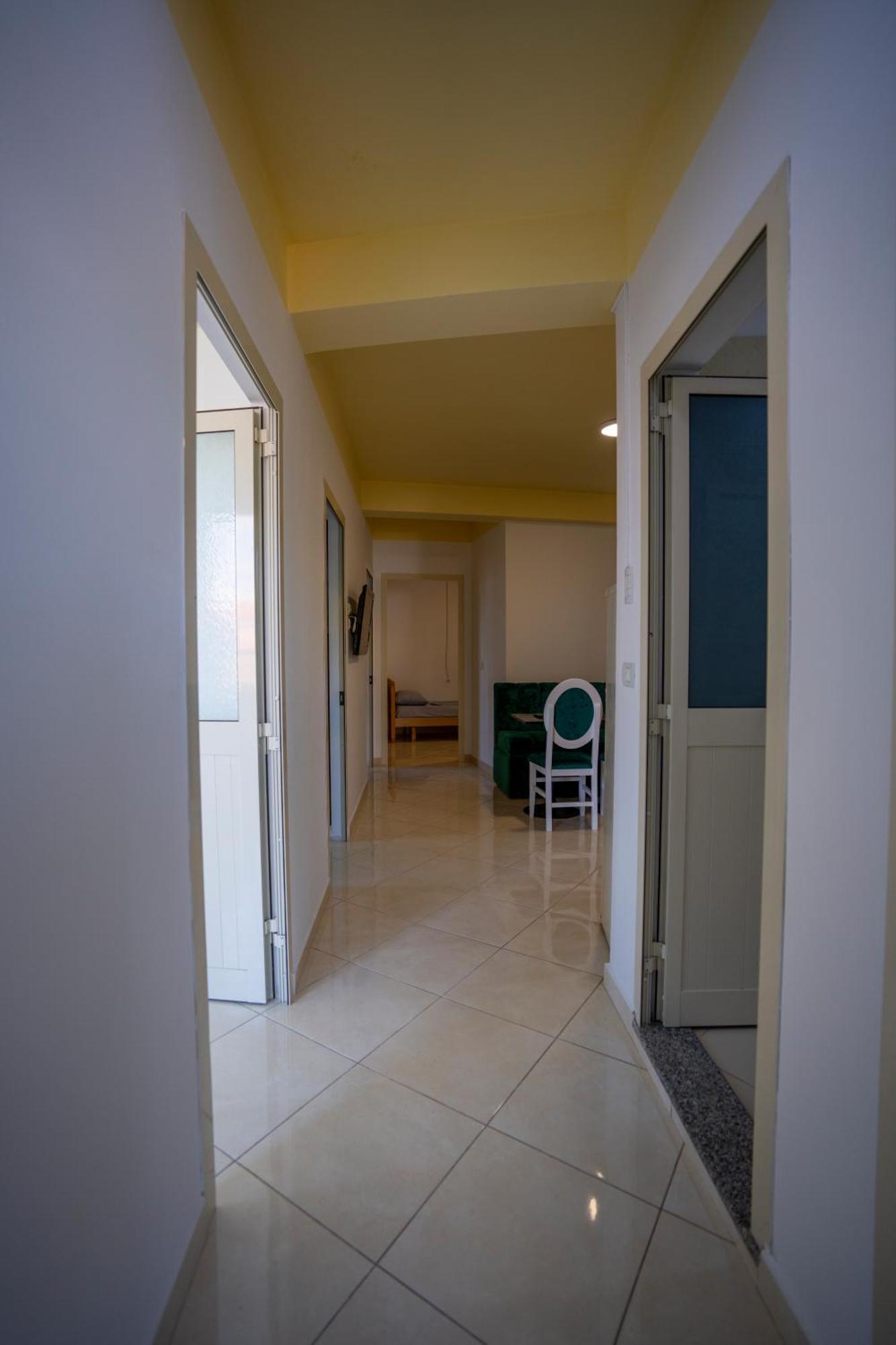 Golden Sleep Hostel Shkodër Esterno foto